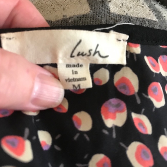 Lush sleeveless ruffled blouse, size Medium - Picture 3 of 3